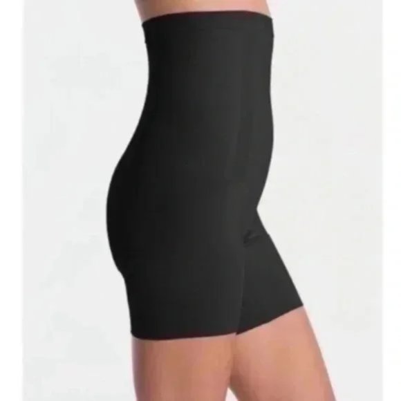 NWOT SPANX OnCore Mid-Thigh High Waisted Shorts in Very Black Size Medium - Picture 4 of 11